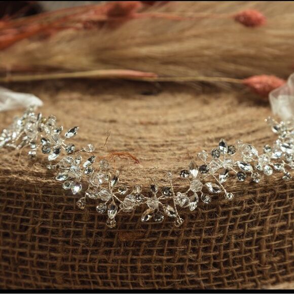 Bridal Hair Accessories – Elegant & Versatile Pieces for Your Wedding Day Look - Picture 1 of 3